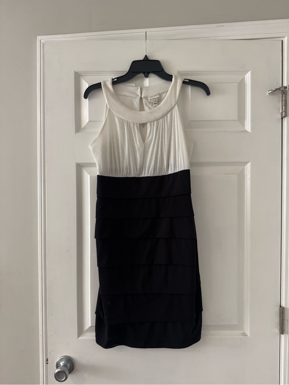Enfocus Studio White and Black Sleeveless Tiered Mini Dress